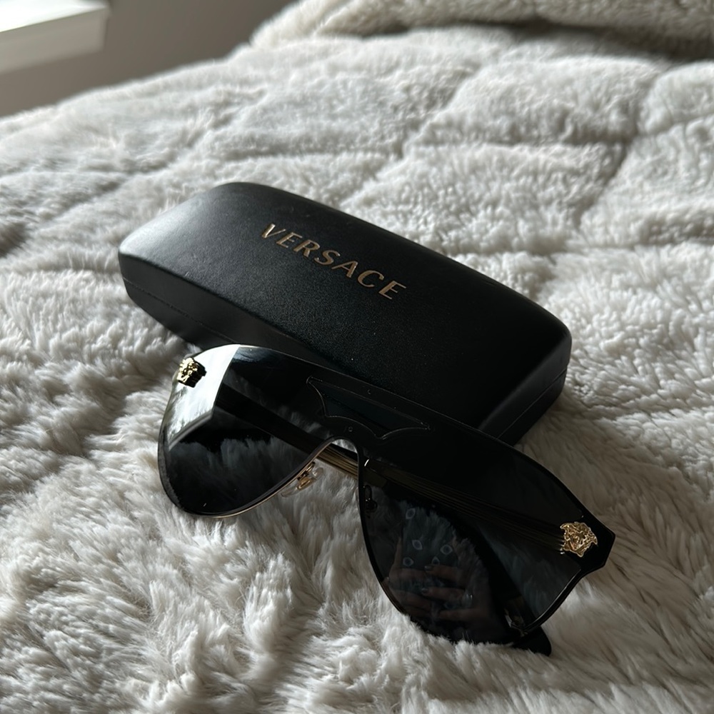 LIKE NEW Versace shield/pilot sunglasses